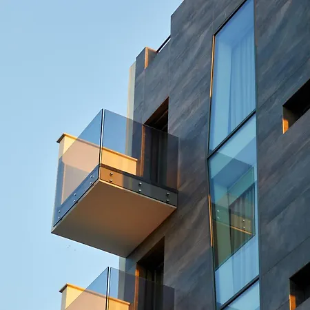 Glass House - Smart & Parking Otel