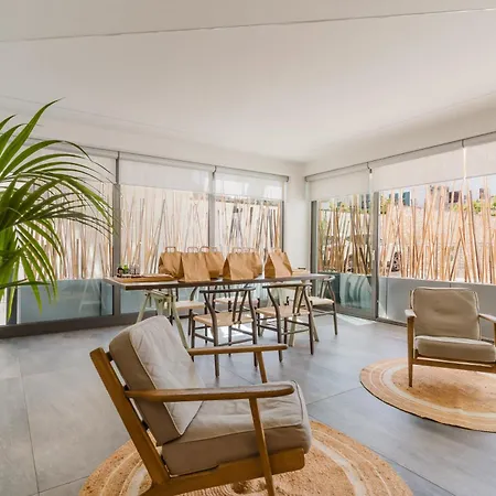 Hotel Glass House - Smart & Parking 4*