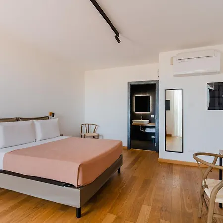 Glass House - Smart & Parking 4* Lecce