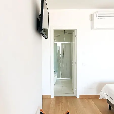 Glass House - Smart & Parking Lecce