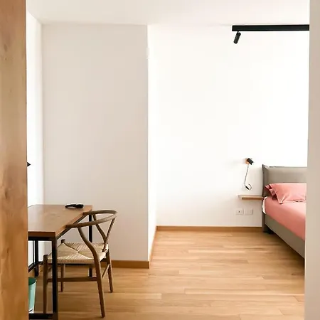 Glass House - Smart & Parking 4* Lecce