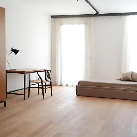 Glass House - Smart & Parking