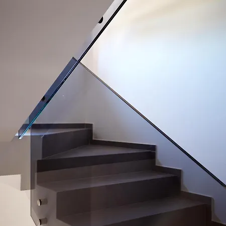 Glass House - Smart & Parking Hotel