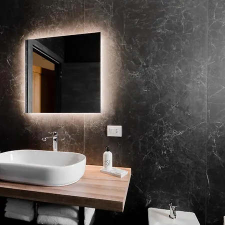 Glass House - Smart & Parking