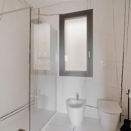 Glass House - Smart & Parking 4*