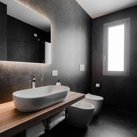 Glass House - Smart & Parking 4* Lecce