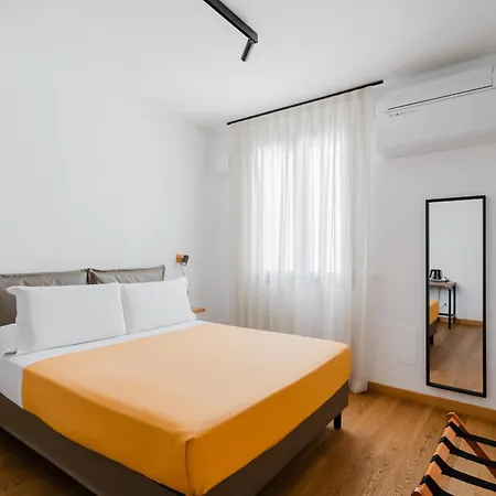 Glass House - Smart & Parking Hotel 4*