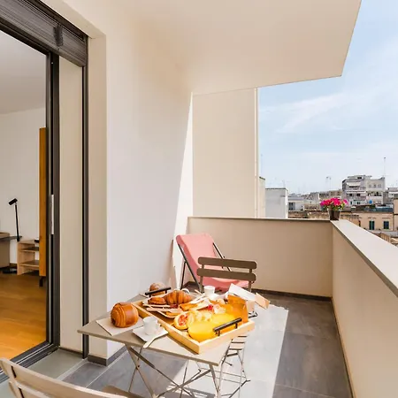 Hotel Glass House - Smart & Parking 4*