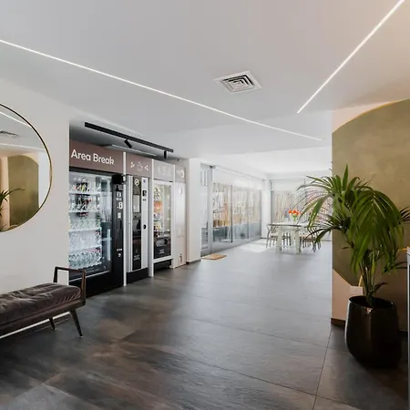 Glass House - Smart & Parking Hotel 4*