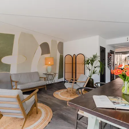 Hotel Glass House - Smart & Parking 4*