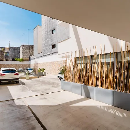 Glass House - Smart & Parking Lecce