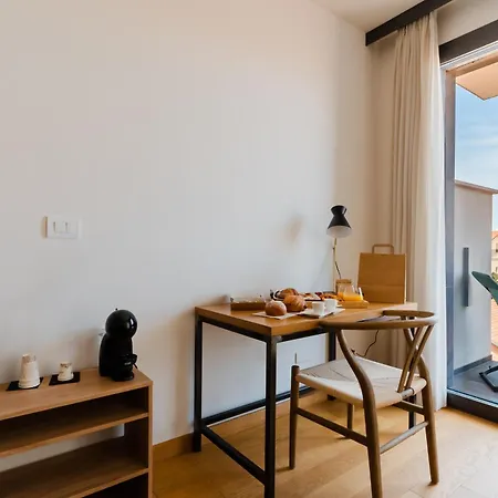 Glass House - Smart & Parking 4* Lecce