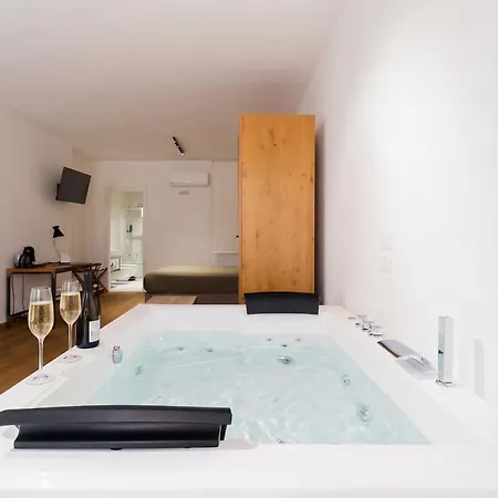 Glass House - Smart & Parking Lecce
