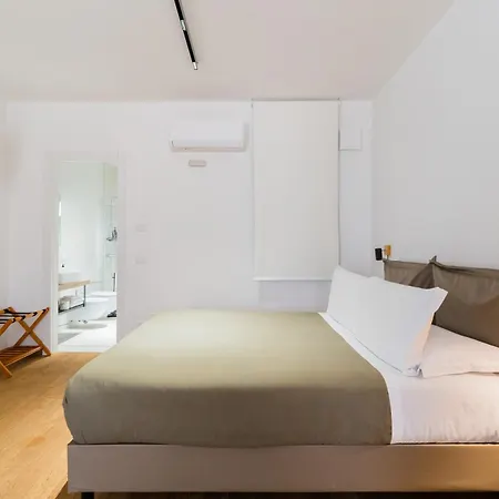 Glass House - Smart & Parking 4*