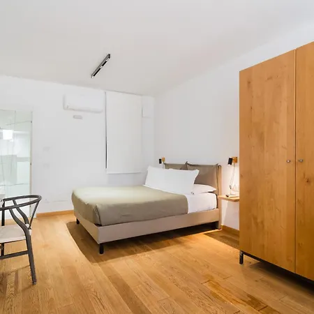Hotel Glass House - Smart & Parking 4*