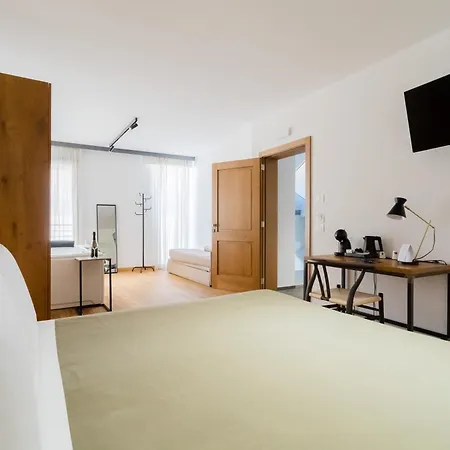 Glass House - Smart & Parking 4*