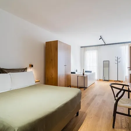 Hotel Glass House - Smart & Parking 4*