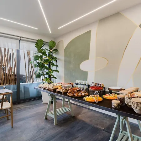 Glass House - Smart & Parking Hotel 4*