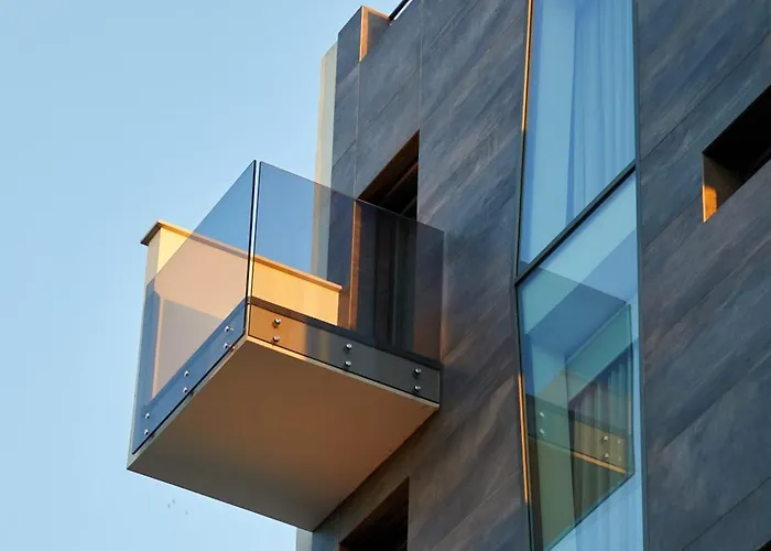 Glass House - Smart & Parking Szálloda